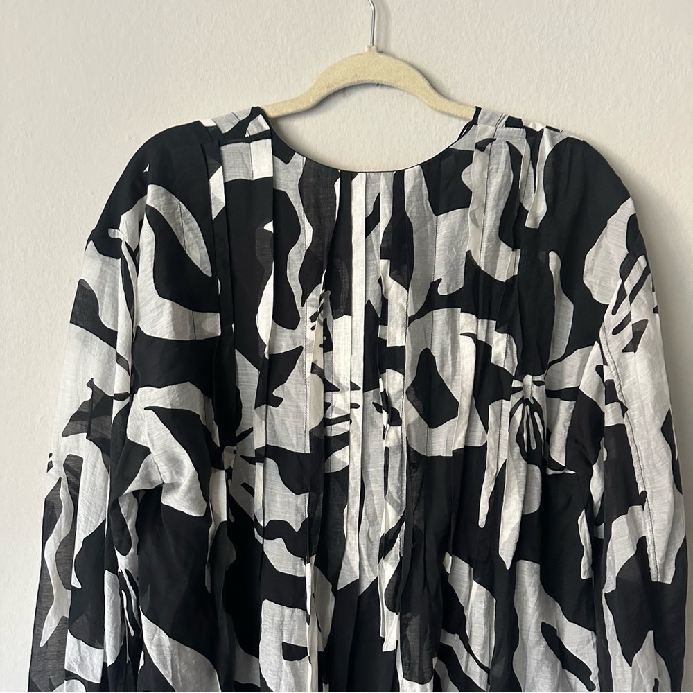 H&M Floral Flowy Long Sleeve Mini Dress in Black and White Small - Picture 11 of 11